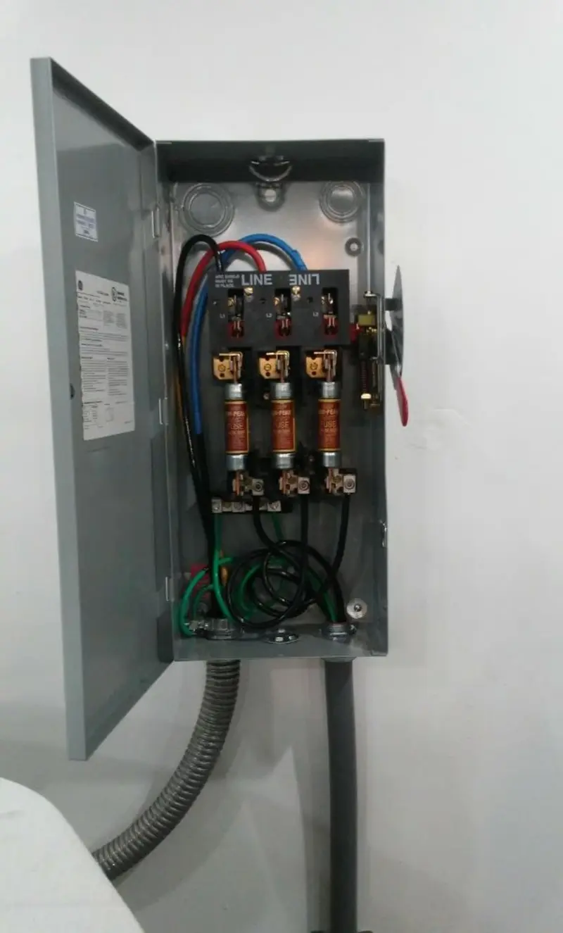 Three-phase disconnect switch installed for Smoke Detector Installation in Charleston